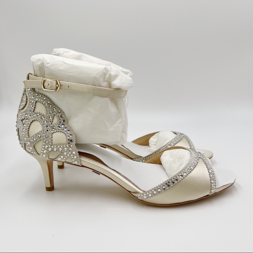 Badgley Mischka Women's Gillian Jeweled Ivory Satin Dress Sandal Heels Pumps 8 - Picture 3 of 15